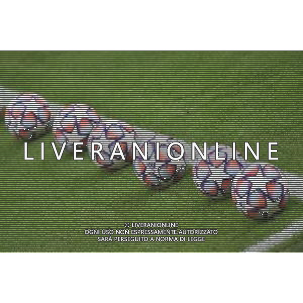 il pallone della UEFA Champions League Inter vs Real Madrid UEFA Champions League fase a gironi 4a giornata - gruppo B Milano 25-11-2020 Stadio Giuseppe Meazza - San Siro foto Roberto Garavaglia/ag.Aldo Liverani sas /AGENZIA ALDO LIVERANI SAS