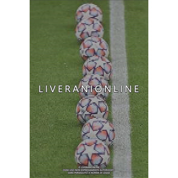 il pallone della UEFA Champions League Inter vs Real Madrid UEFA Champions League fase a gironi 4a giornata - gruppo B Milano 25-11-2020 Stadio Giuseppe Meazza - San Siro foto Roberto Garavaglia/ag.Aldo Liverani sas /AGENZIA ALDO LIVERANI SAS