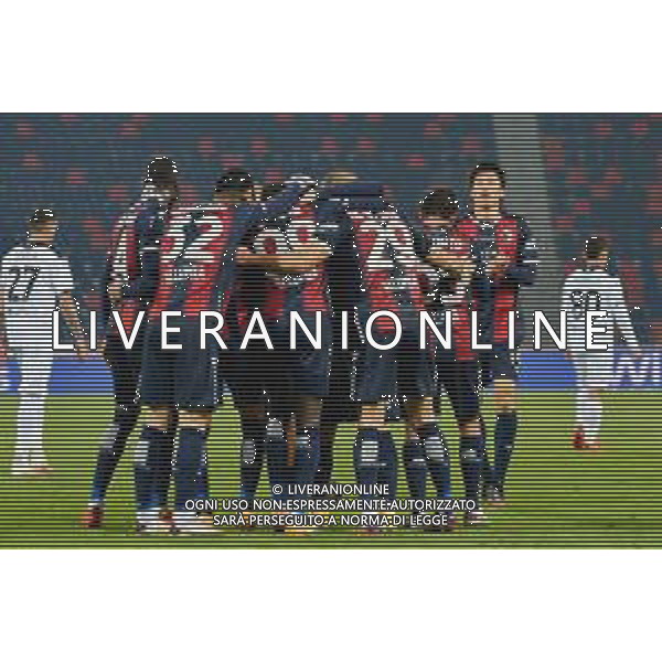BOLOGNA - SPEZIA COPPA ITALIA TIM CUP 25.11.2020 NELLA FOTO abbraccio esultanza della squadra dopo il gol di Riccardo Orsolini ©ROBERTO VILLANI / AGENZIA ALDO LIVERANI SAS