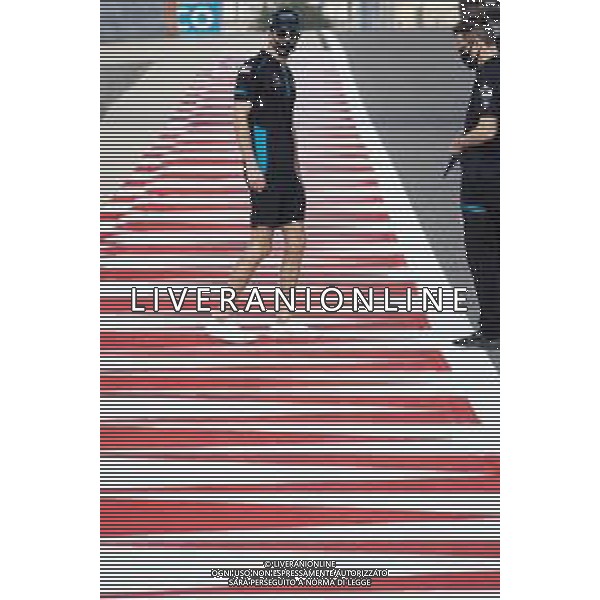 Nicholas Latifi (CDN) Williams Racing walks the circuit with the team. 26.11.2020. Formula 1 World Championship, Rd 15, Bahrain Grand Prix, Sakhir, Bahrain, Preparation Day. - www.xpbimages.com, EMail: requests@xpbimages.com © Copyright: Bearne / XPB Images / AGENZIA ALDO LIVERANI SAS - ITALY ONLY EDITORIAL USE ONLY