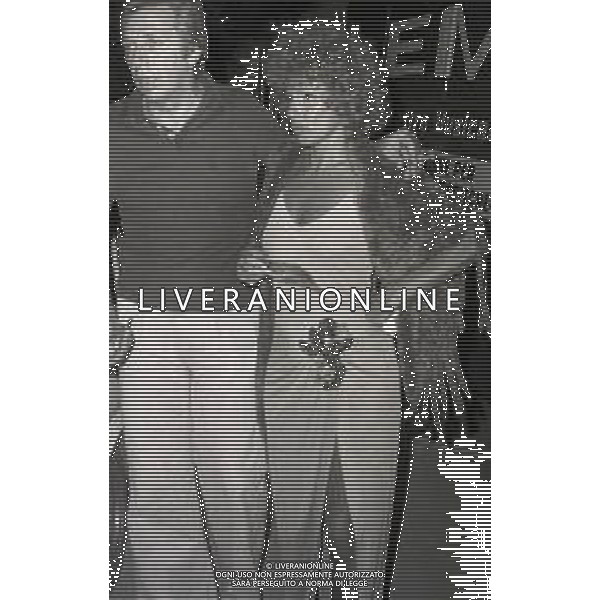 RETROSPETTIVA ORNELLA VANONI CANTANTE NELLA FOTO ORNELLA VANONI CON DANILO SABATINI NELL\'ANNO 1974 A VIAREGGIO AG ALDO LIVERANI SAS