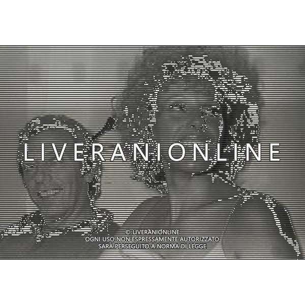 RETROSPETTIVA ORNELLA VANONI CANTANTE NELLA FOTO ORNELLA VANONI CON DANILO SABATINI NELL\'ANNO 1974 A VIAREGGIO AG ALDO LIVERANI SAS
