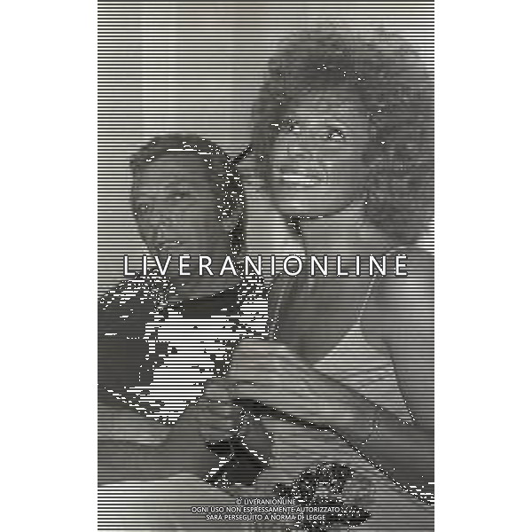 RETROSPETTIVA ORNELLA VANONI CANTANTE NELLA FOTO ORNELLA VANONI CON DANILO SABATINI NELL\'ANNO 1974 A VIAREGGIO AG ALDO LIVERANI SAS