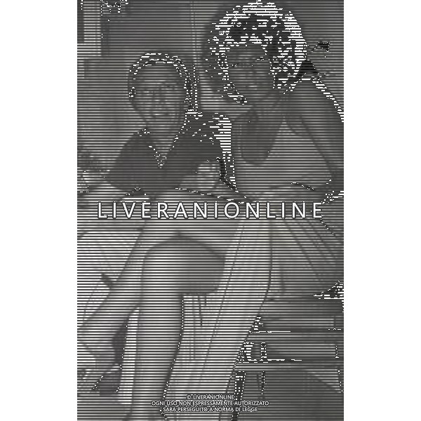 RETROSPETTIVA ORNELLA VANONI CANTANTE NELLA FOTO ORNELLA VANONI CON DANILO SABATINI NELL\'ANNO 1974 A VIAREGGIO AG ALDO LIVERANI SAS