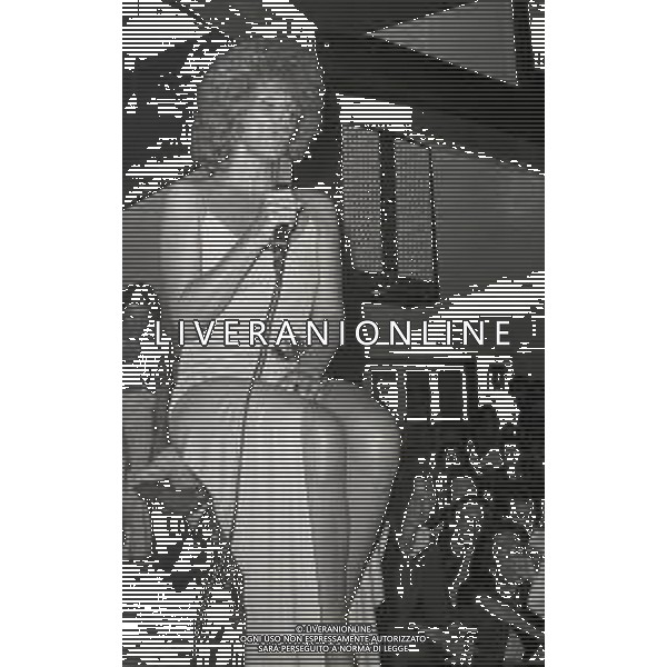 RETROSPETTIVA ORNELLA VANONI CANTANTE NELLA FOTO ORNELLA VANONI NELL\'ANNO 1974 A VIAREGGIO AG ALDO LIVERANI SAS