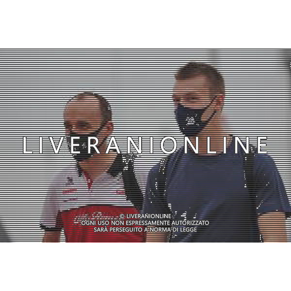 (L to R): Robert Kubica (POL) Alfa Romeo Racing Reserve Driver with Daniil Kvyat (RUS) AlphaTauri. 27.11.2020. Formula 1 World Championship, Rd 15, Bahrain Grand Prix, Sakhir, Bahrain, Practice Day - www.xpbimages.com, EMail: requests@xpbimages.com © Copyright: Batchelor / XPB Images/AGENZIA ALDO LIVERANI SAS - ITALY ONLY EDITORIAL USE ONLY