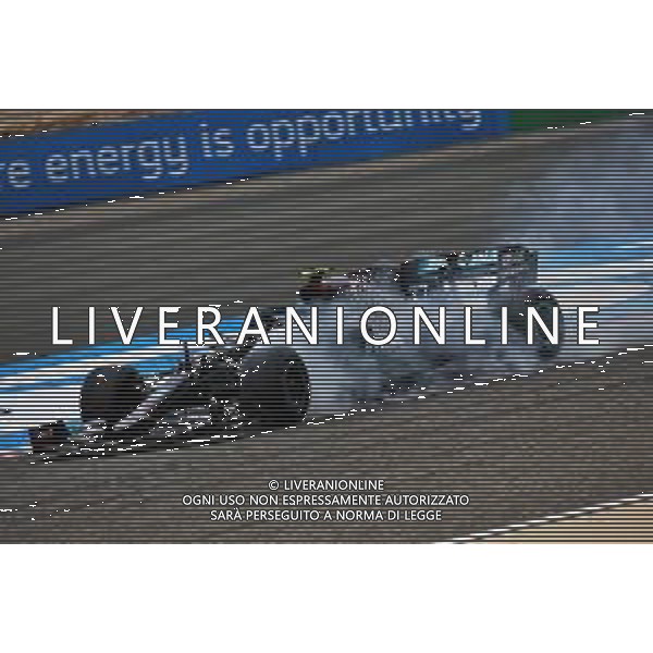 Valtteri Bottas (FIN) Mercedes AMG F1 W11 locks up under braking. 27.11.2020. Formula 1 World Championship, Rd 15, Bahrain Grand Prix, Sakhir, Bahrain, Practice Day - www.xpbimages.com, EMail: requests@xpbimages.com © Copyright: Batchelor / XPB Images/AGENZIA ALDO LIVERANI SAS - ITALY ONLY EDITORIAL USE ONLY