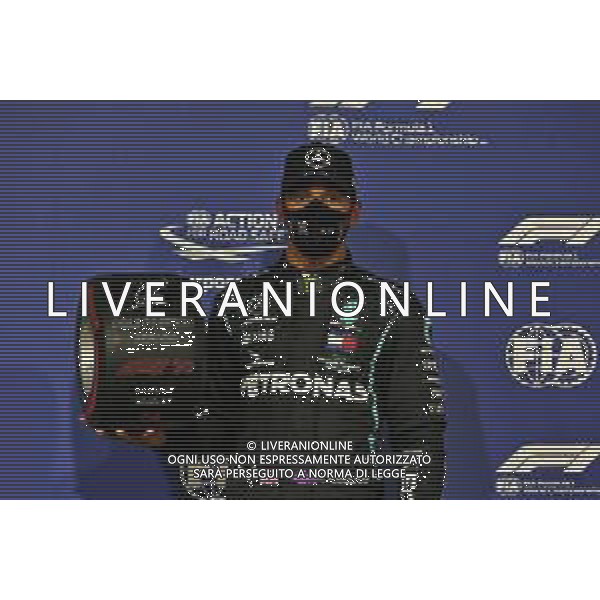 Lewis Hamilton (GBR) Mercedes AMG F1 celebrates with the Pirelli Pole Position Award in parc ferme. 28.11.2020. Formula 1 World Championship, Rd 15, Bahrain Grand Prix, Sakhir, Bahrain, Qualifying Day. - www.xpbimages.com, EMail: requests@xpbimages.com © Copyright: Moy / XPB Images/ AGENZIA ALDO LIVERANI SAS - ITALY ONLY EDITORIAL USE ONLY