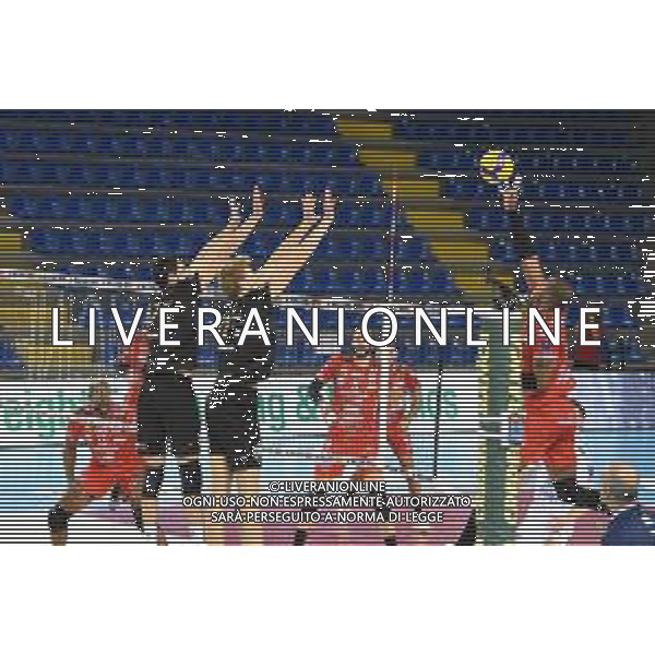 Cucine Lube Civitanova vs NBV Verona - Volleyball Italian Serie A Men Superleague Championship 2020/2021, 28 November 2020 Palasport Eurosuole Forum, civitanova marche, Italy Photo showing: Spike of Leal Yoandy (Cucine Lube Civitanova) @LM/Roberto Bartomeoli AG ALDO LIVERANI SAS