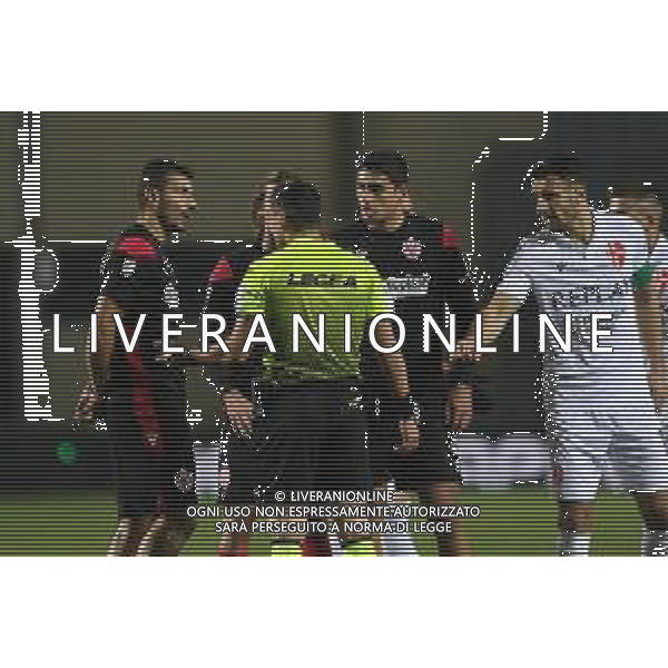 PADOVA - VIS PESARO CAMPIONATO CALCIO SERIE C LEGA PRO 29.11.2020 NELLA FOTO PROTESTE CON L\'ARBITRO A FINE GARA © AGENZIA ALDO LIVERANI SAS