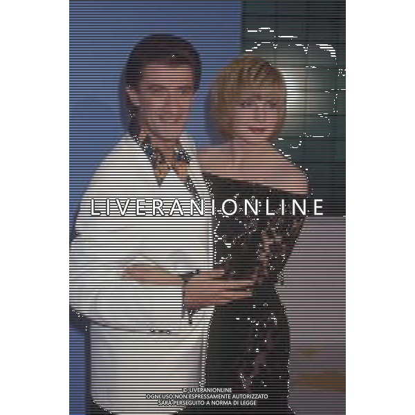 LORELLA CUCCARINI, ballerina e conduttrice italiana. Nella foto nel 1990 trasmissione televisiva \' PAPERISSIMA \' con Ezio Greggio ©ARCHIVIO/AGENZIA ALDO LIVERANI SAS