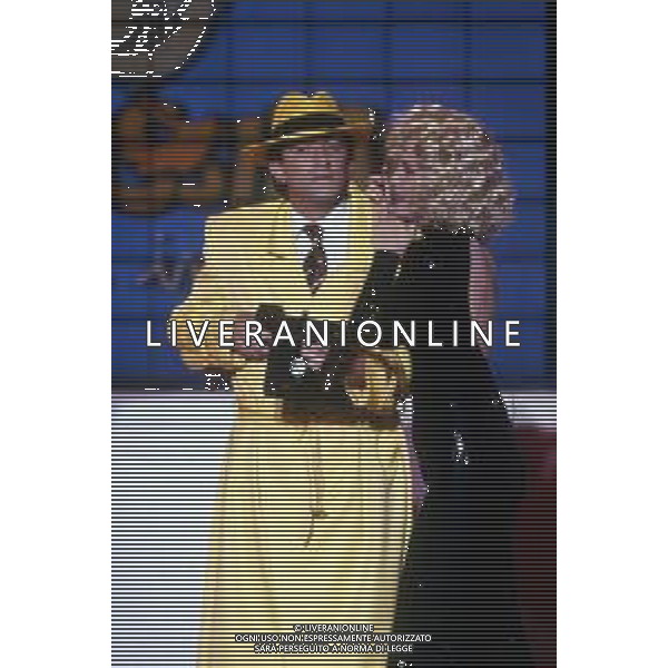 LORELLA CUCCARINI, ballerina e conduttrice italiana. Nella foto nel 1991 trasmissione televisiva \' PAPERISSIMA \' con Ezio Greggio nella parodia di Dick Tracy ©ARCHIVIO/AGENZIA ALDO LIVERANI SAS