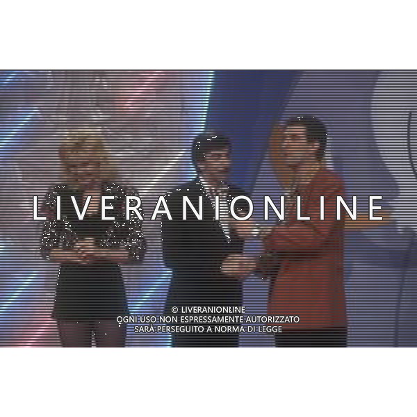 LORELLA CUCCARINI, ballerina e conduttrice italiana. Nella foto nel 1991 trasmissione televisiva \' PAPERISSIMA \' con Ezio Greggio e marco columbro ©ARCHIVIO/AGENZIA ALDO LIVERANI SAS