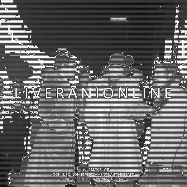 RETROSPETTIVA SYLVA KOSCINA ATTRICE NELLA FOTO SYLVA KOSCINA A MILANO CON ROBERTO CHIAPPA NELL\'ANNO 1975 AG ALDO LIVERANI SAS  
