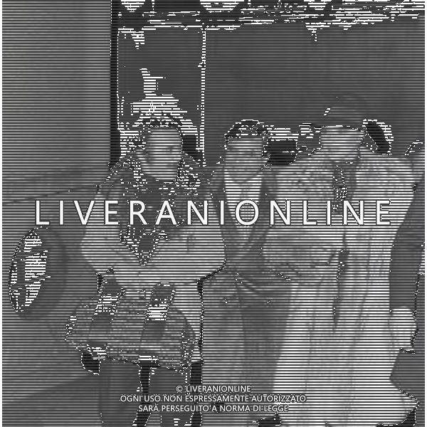 RETROSPETTIVA SYLVA KOSCINA ATTRICE NELLA FOTO SYLVA KOSCINA A MILANO CON ROBERTO CHIAPPA NELL\'ANNO 1975 AG ALDO LIVERANI SAS  