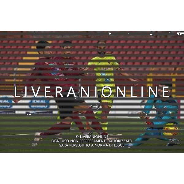 LiveMedia/Fabio Fagiolini Pontedera vs Lucchese - Campionato di Calcio Serie C - Lega Pro 2020/2021, 02 dicembre 2020 Pontedera, Italia Nella foto: Emanuele Matteucci (Pontedera) anticipa Jacopo Coletta (Lucchese) @LM/Fabio Fagiolini AG ALDO LIVERANI SAS