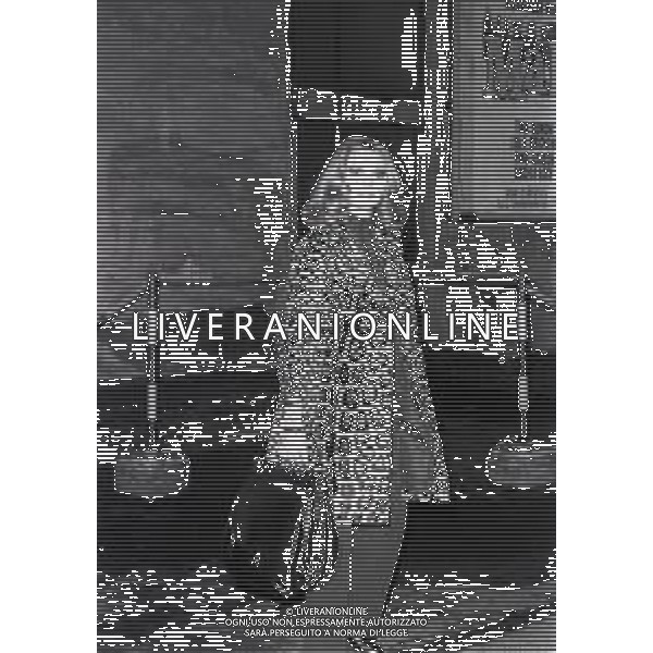 RETROSPETTIVA SYLVA KOSCINA ATTRICE NELLA FOTO SYLVA KOSCINA CON L\'AMICO ROBERTO CHIAPPA A MILANO NELL\'ANNO 1972 AG ALDO LIVERANI SAS 