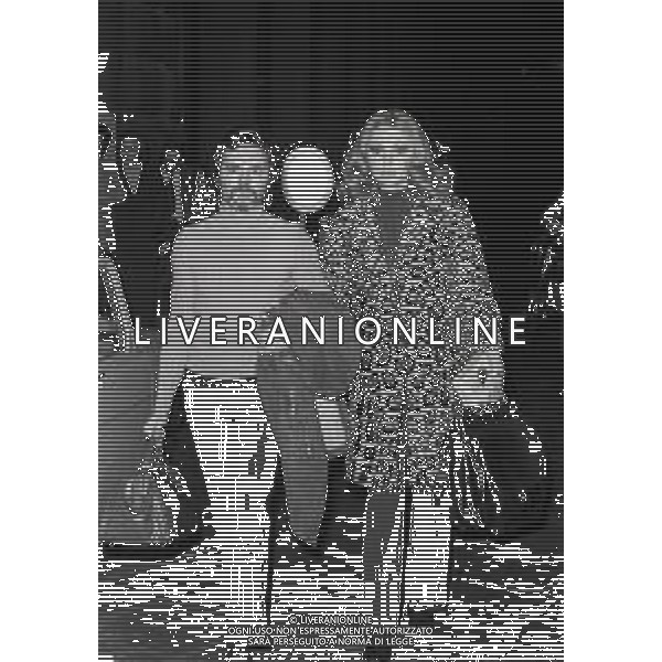 RETROSPETTIVA SYLVA KOSCINA ATTRICE NELLA FOTO SYLVA KOSCINA CON L\'AMICO ROBERTO CHIAPPA A MILANO NELL\'ANNO 1972 AG ALDO LIVERANI SAS 