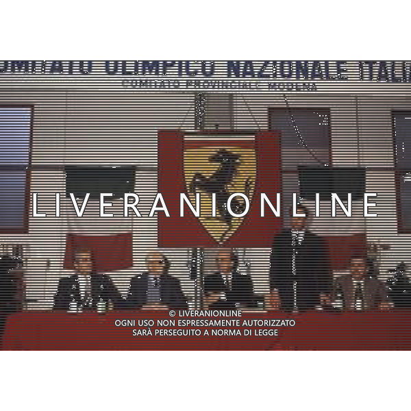 RETROSPETTIVA BETTINO CRAXI POLITICO NELLA FOTO BETTINO CRAXI CON IL CAVALIERE ENZO FERRARI NELL\'ANNO 1984 NELLA SEDE DI MARANELLO DELLA FERRARI AG ALDO LIVERANI SAS
