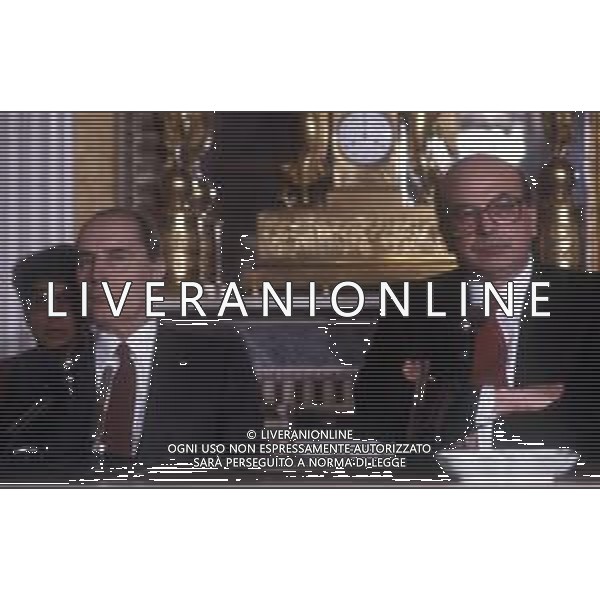 RETROSPETTIVA BETTINO CRAXI POLITICO NELLA FOTO BETTINO CRAXI NELL\'ANNO 1984 CON FRANCOIS MITTERAND A ROMA AG ALDO LIVERANI SAS
