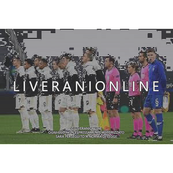 Torino 02.12.2020 Stadio Allianz Stadium ©Viganti/Agenzia Aldo Liverani Juventus vs Dinamo Kiev Champions League 2020/2021 Gruppo G Giornata 5 di 6 Nella foto: L\'arbitro stephanie frappart e fa formazione della juventus schierata nel prepartita ©Viganti / AGENZIA ALDO LIVERANI SAS