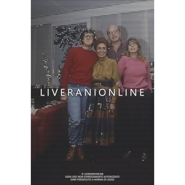 RETROSPETTIVA BETTINO CRAXI POLITICO NELLA FOTO BETTINO CRAXI CON LA MOGLIE ANNA IL FIGLIO BOBO CRAXI E LA SORELLA STEFANIA NELLA SUA CASA DI MILANO AG ALDO LIVERANI SAS