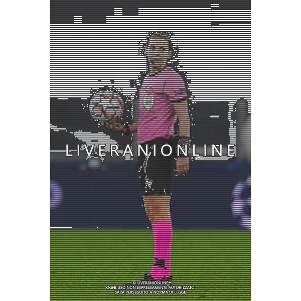 Torino 02.12.2020 Stadio Allianz Stadium ©Viganti/Agenzia Aldo Liverani Juventus vs Dinamo Kiev Champions League 2020/2021 Gruppo G Giornata 5 di 6 Nella foto: l\'arbitro stephanie frappart ©Viganti / AGENZIA ALDO LIVERANI SAS