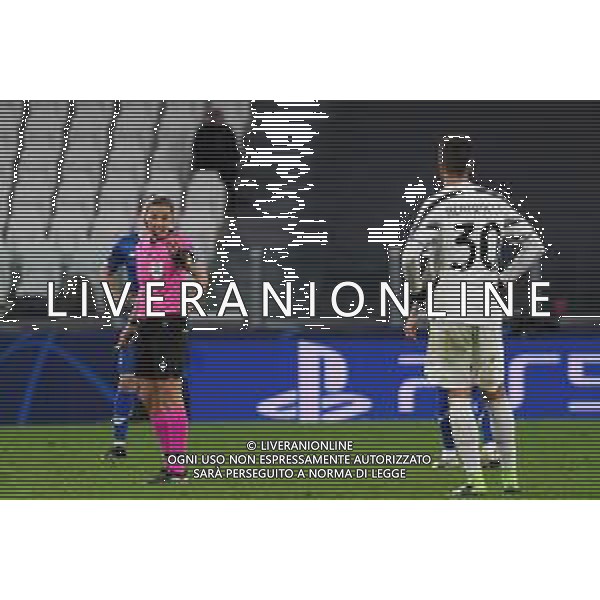 Torino 02.12.2020 Stadio Allianz Stadium ©Viganti/Agenzia Aldo Liverani Juventus vs Dinamo Kiev Champions League 2020/2021 Gruppo G Giornata 5 di 6 Nella foto: l\'arbitro stephanie frappart ©Viganti / AGENZIA ALDO LIVERANI SAS