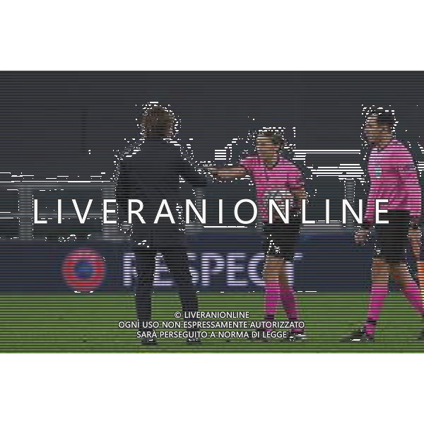 Torino 02.12.2020 Stadio Allianz Stadium ©Viganti/Agenzia Aldo Liverani Juventus vs Dinamo Kiev Champions League 2020/2021 Gruppo G Giornata 5 di 6 Nella foto: l\'arbitro stephanie frappart e andrea pirlo a fine gara ©Viganti / AGENZIA ALDO LIVERANI SAS