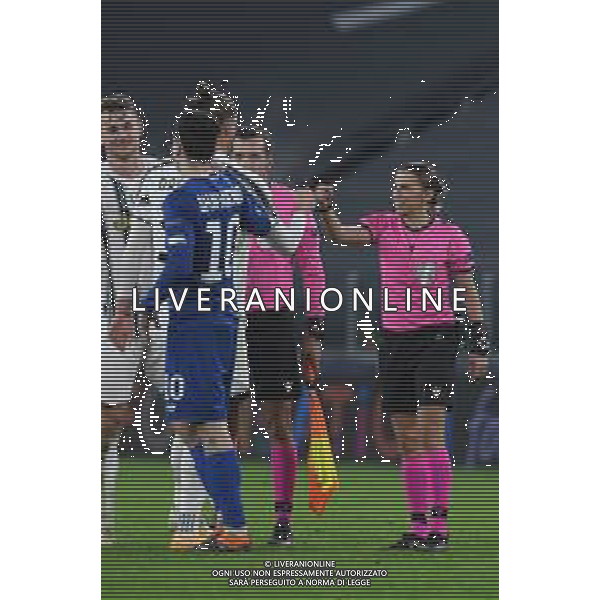 Torino 02.12.2020 Stadio Allianz Stadium ©Viganti/Agenzia Aldo Liverani Juventus vs Dinamo Kiev Champions League 2020/2021 Gruppo G Giornata 5 di 6 Nella foto: stephanie frappart primo arbitro donna in champions league a fine gara ©Viganti / AGENZIA ALDO LIVERANI SAS