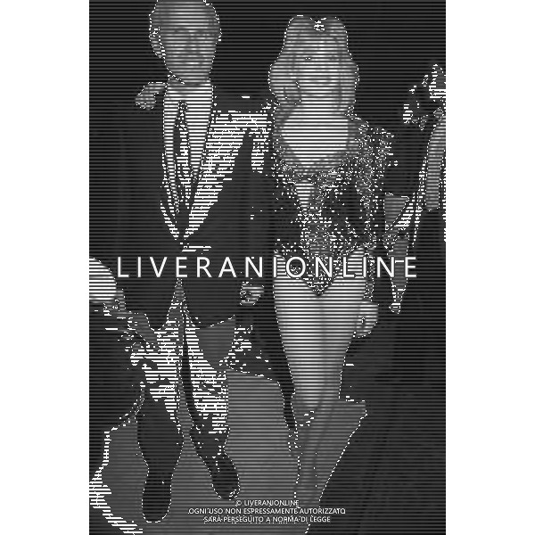 PRESENTAZIONE COLLEZIONE TRUSSARDI ACTION AL PALATRUSSARDI DI MILANO 1987 - RETROSPETTIVA NELLA FOTO LORELLA CUCCARINI CON NICOLA TRUSSARDI /AGENZIA ALDO LIVERANI SAS