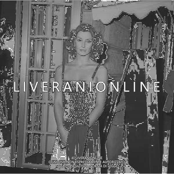 RETROSPETTIVA PAOLA TEDESCO ATTRICE NELLA FOTO PAOLA TEDESCO A MILANO NELL\'ANNO 1975 AG ALDO LIVERANI SAS