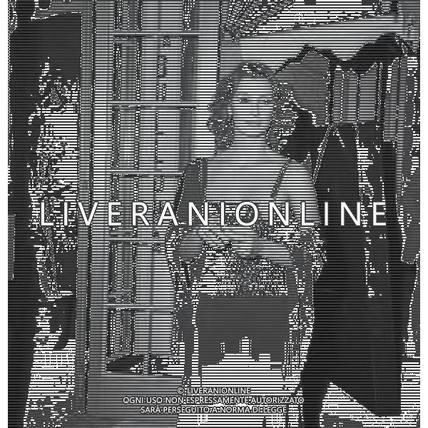 RETROSPETTIVA PAOLA TEDESCO ATTRICE NELLA FOTO PAOLA TEDESCO A MILANO NELL\'ANNO 1975 AG ALDO LIVERANI SAS
