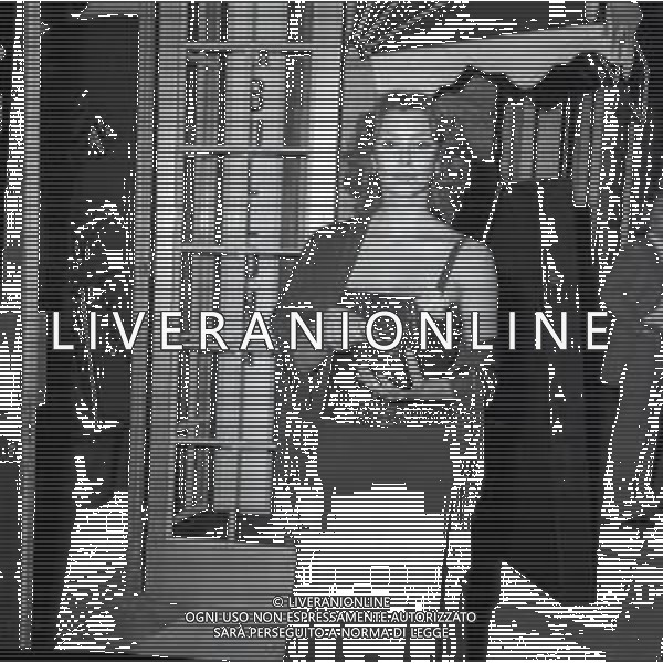 RETROSPETTIVA PAOLA TEDESCO ATTRICE NELLA FOTO PAOLA TEDESCO A MILANO NELL\'ANNO 1975 AG ALDO LIVERANI SAS