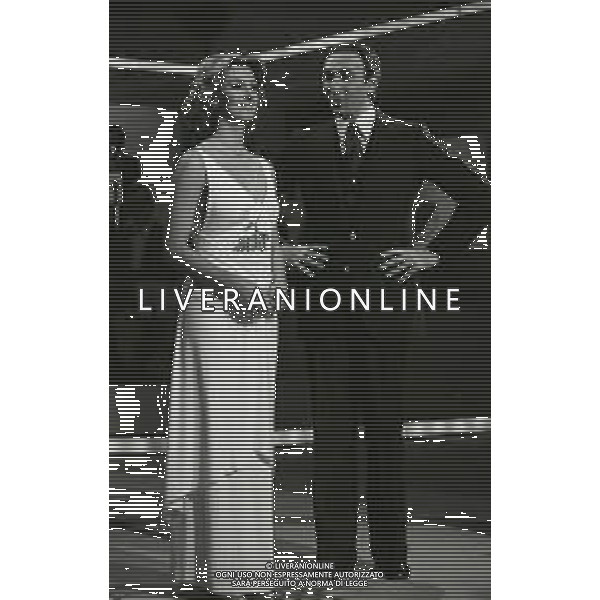 RETROSPETTIVA PAOLA TEDESCO ATTRICE NELLA FOTO PAOLA TEDESCO NELLA TRASMISSIONE TELEVISIVA SPACCA 15 CON PIPPO BAUDO NELL\'ANNO 1975 AG ALDO LIVERANI SAS