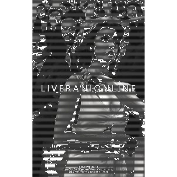 RETROSPETTIVA PAOLA TEDESCO ATTRICE NELLA FOTO PAOLA TEDESCO NELLA TRASMISSIONE TELEVISIVA SPACCA 15 CON PIPPO BAUDO NELL\'ANNO 1975 AG ALDO LIVERANI SAS