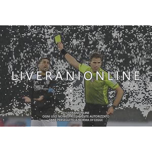 Foto ag. Aldo Liverani 05-12-2020 Legnago (VR) Italia sport calcio F.C Legnago Salus vs Cesena F.C Stadio Mario Sandrini Legnago Nella foto:arbitro marco Emmanuele pisa estrae il cartellino giallo per l\'ammonizione