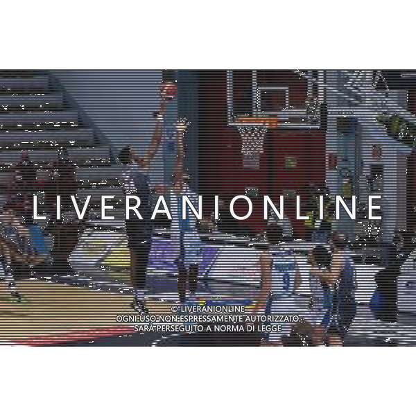 LiveMedia/Matteo Casoni Vanoli Basket Cremona vs Acqua S.Bernardo Cantu - Campionato di Basket Serie A 2020/2021, 09 dicembre 2020 Cremona, Italia Nella foto: Gancio di Marcus Lee della Vanoli Cremona in mezzo all\'area @LM/Matteo Casoni/ AGENZIA ALDO LIVERANI SAS