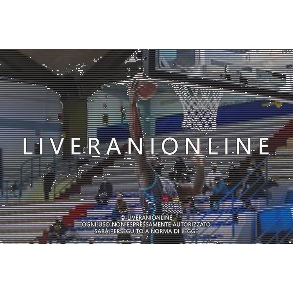 LiveMedia/Matteo Casoni Vanoli Basket Cremona vs Acqua S.Bernardo Cantu - Campionato di Basket Serie A 2020/2021, 09 dicembre 2020 Cremona, Italia Nella foto: Apooggio al tabellone per Jarvis Williams della Vanoli Cremona @LM/Matteo Casoni/ AGENZIA ALDO LIVERANI SAS