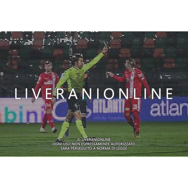 LiveMedia/Ettore Griffoni Venezia FC vs AC Monza - Italian Football Championship League BKT 2020/2021, 11 December 2020 Pier Luigi Penzo stadium, Venice, Italy Photo showing: the referee of the match Eugenio Alessandro Prontera shows yellow card to Michele Cremonesi (Venezia) after a foul @LM/Ettore Griffoni AG ALDO LIVERANI SAS