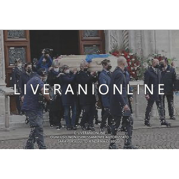 Funerali del Calciatore Paolo Rossi nel Duomo di Vicenza 12.12.2020 nella foto l\'uscita del feretro portato a spalla dai compagni della Nazionale Mondiale del 1982 e dal figlio Alessandro ©PG/AGENZIA ALDO LIVERANI SAS
