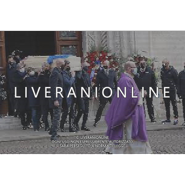 Funerali del Calciatore Paolo Rossi nel Duomo di Vicenza 12.12.2020 nella foto l\'uscita del feretro portato a spalla dai compagni della Nazionale Mondiale del 1982 e dal figlio Alessandro ©PG/AGENZIA ALDO LIVERANI SAS