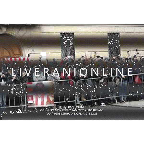 Funerali del Calciatore Paolo Rossi nel Duomo di Vicenza 12.12.2020 nella foto la folla per l\'ultimo saluto ©PG/AGENZIA ALDO LIVERANI SAS
