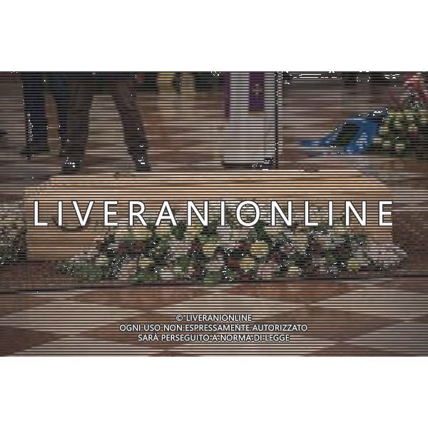 Funerali del Calciatore Paolo Rossi nel Duomo di Vicenza 12.12.2020 nella foto il feretro con i fiori della moglie ©PG/AGENZIA ALDO LIVERANI SAS