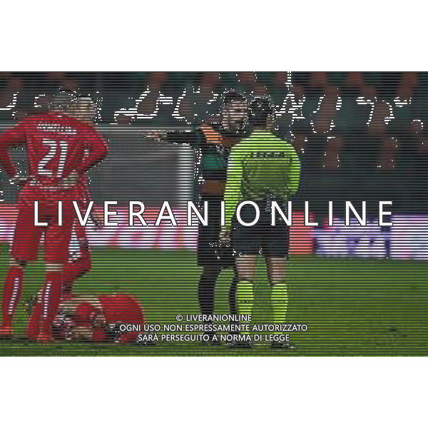 LiveMedia/Ettore Griffoni Venezia FC vs AC Monza - Italian Football Championship League BKT 2020/2021, 11 December 2020 Pier Luigi Penzo stadium, Venice, Italy Photo showing: Mattia Aramu (Venezia) protests with the referee of the match Eugenio Alessandro Prontera @LM/Ettore Griffoni/AGENZIA ALDO LIVERANI SAS