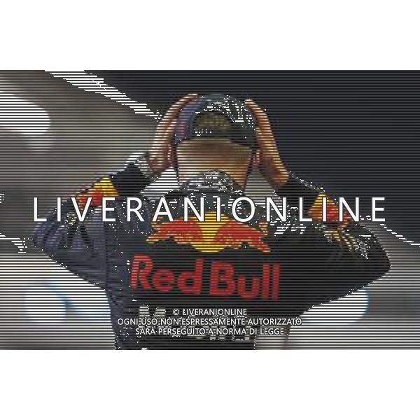 Max Verstappen (NLD) Red Bull Racing celebrates his pole position in qualifying parc ferme. 12.12.2020. Formula 1 World Championship, Rd 17, Abu Dhabi Grand Prix, Yas Marina Circuit, Abu Dhabi, Qualifying Day. - www.xpbimages.com, EMail: requests@xpbimages.com © Copyright: Moy / XPB Images/AGENZIA ALDO LIVERANI SAS - ITALY ONLY EDITORIAL USE ONLY