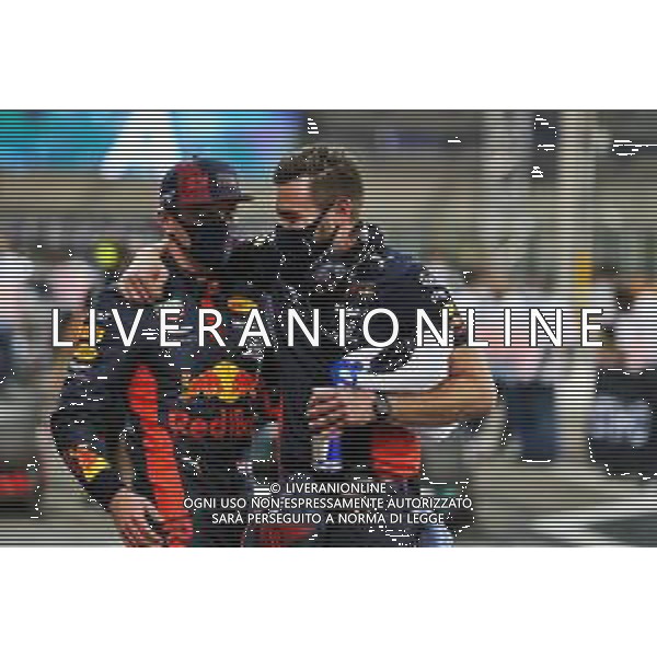 Max Verstappen (NLD) Red Bull Racing celebrates his pole position in qualifying parc ferme with Bradley Scanes (GBR) Red Bull Racing Physio and Performance Coach. 12.12.2020. Formula 1 World Championship, Rd 17, Abu Dhabi Grand Prix, Yas Marina Circuit, Abu Dhabi, Qualifying Day. - www.xpbimages.com, EMail: requests@xpbimages.com © Copyright: Moy / XPB Images/AGENZIA ALDO LIVERANI SAS - ITALY ONLY EDITORIAL USE ONLY
