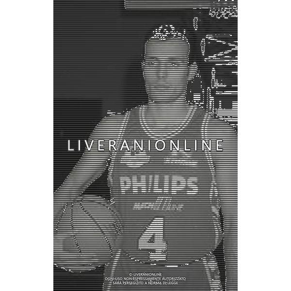 RETROSPETTIVA ALEKSANDAR DJORDJEVIC BASKET NELLA FOTO ALEKSANDAR DJORDJEVIC CON LA MAGLIA DELLA PHILIPS MILANO BASKET NELL\'ANNO 1992-1993 AG ALDO LIVERANI SAS