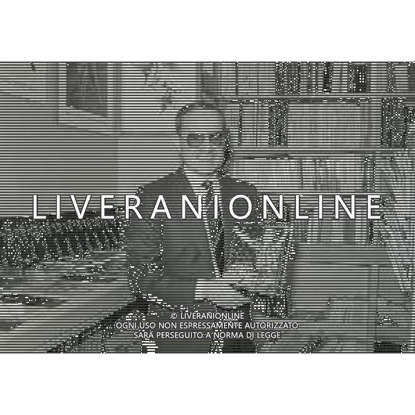 RETROSPETTIVA DAN PETERSON ALLENATORE BASKET NELLA FOTO DAN PETERSON ALLENATORE TRACER MILANO MILANO NELL\'ANNO 1986-1987  AG ALDO LIVERANI SAS 
