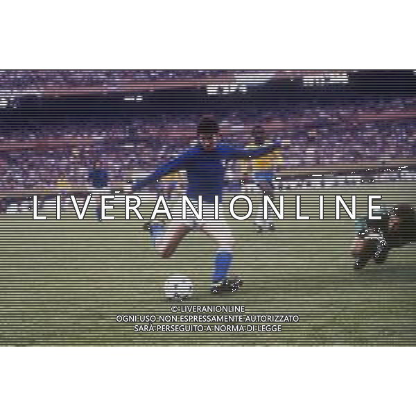 PAOLO ROSSI CALCIATORE - RETROSPETTIVA NELLA FOTO CON LA MAGLIA DELLA NAZIONALE ITALIANA ©ARCHIVIO AGENZIA ALDO LIVERANI SAS